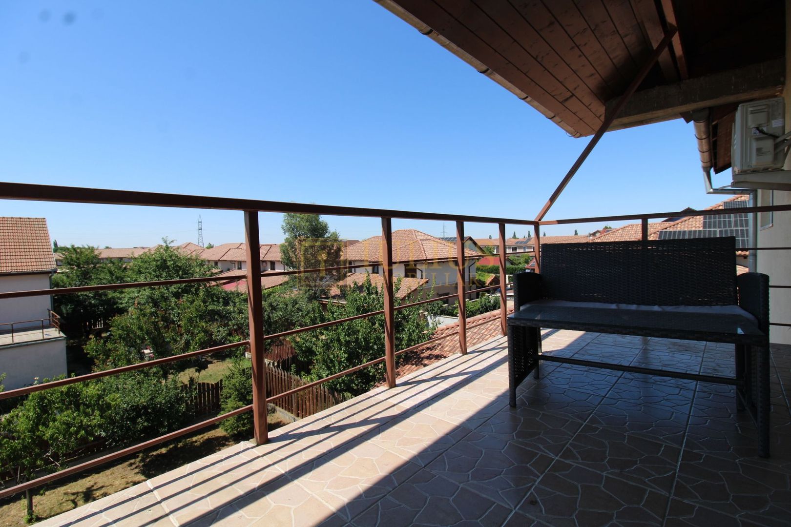 apartament la curte, 2 băi, loc de parcare, zona linistita, dressing - Poză 18