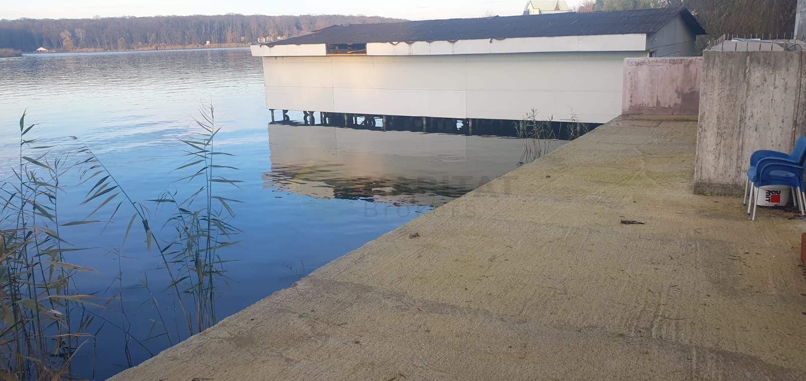 Vilă Spațioasă cu Vedere Superbă la Lac – Ghermănești Confort, Eleganță și Intim - Poză 6