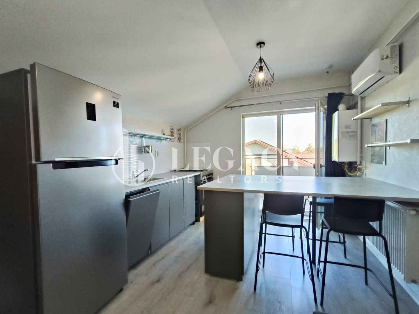 Apartament READY TO MOVE la mansardă, cu balcon și boxă de depozitare - Poză 24