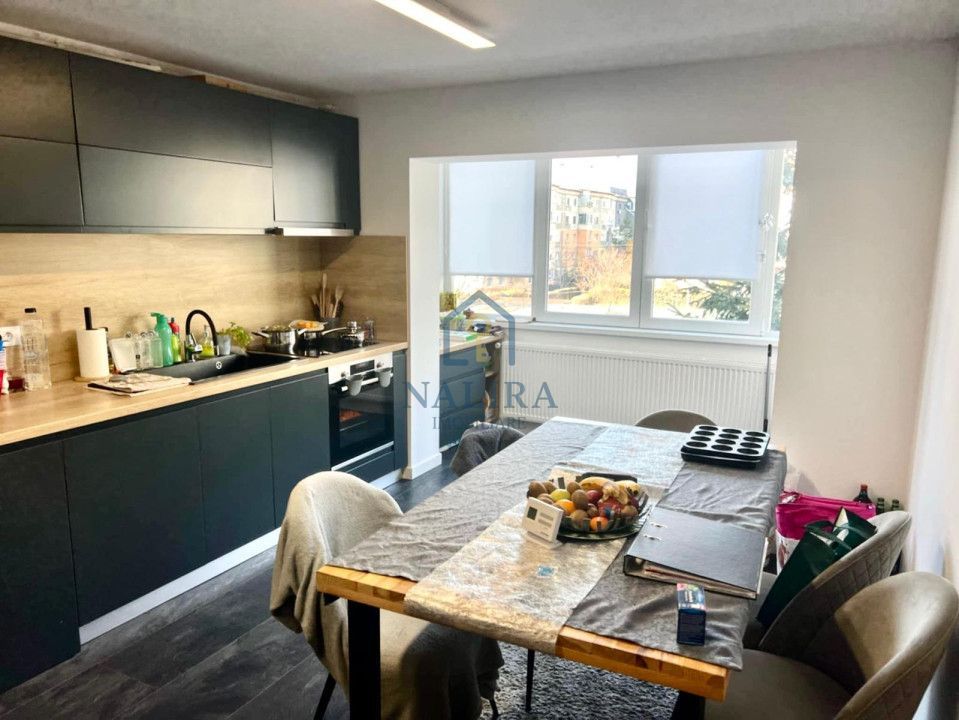 Vanzare apartament - 3 camere  - etaj intermediar - Paltinisului - Poză 1