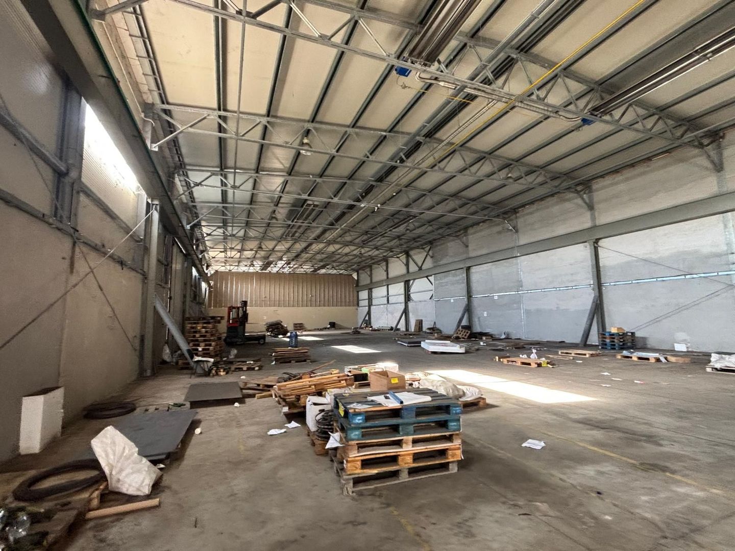 Depozit cu showroom de inchiriat de 1600 mp - Poză 4