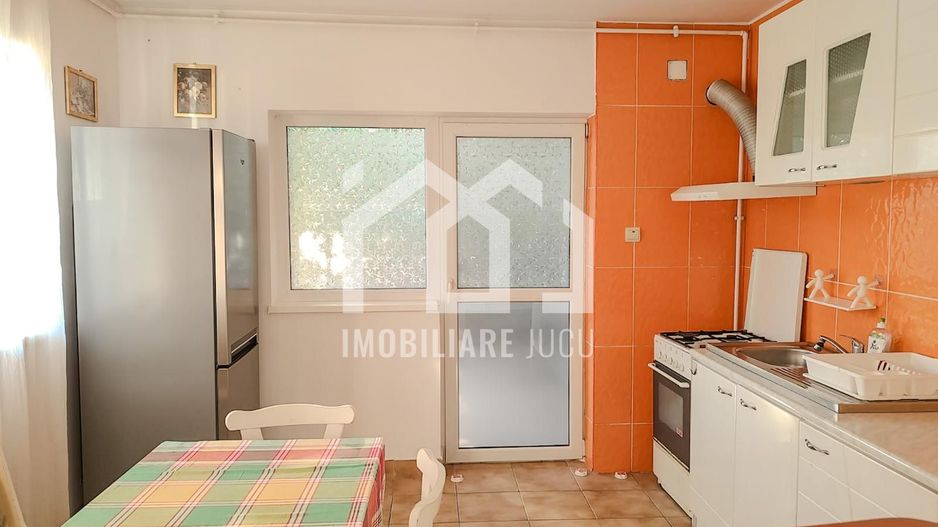 De Inchiriat Casa Individuala cu 3 camere, Garaj, Jucu de Mijloc - Poză 4