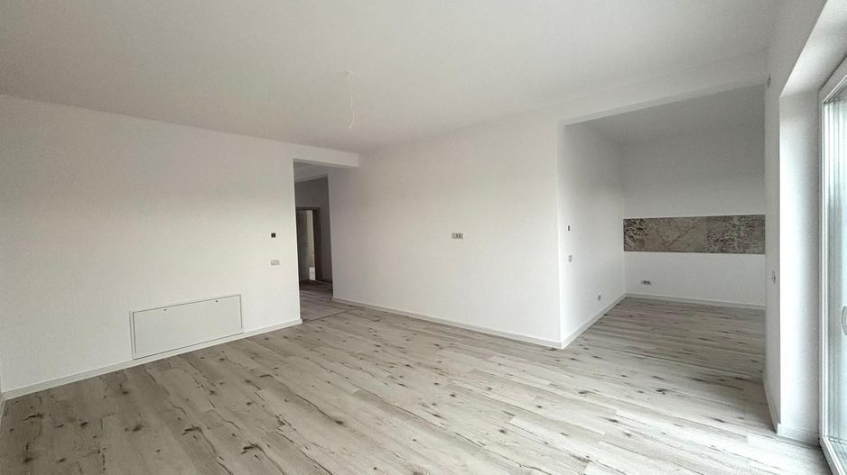 Duplex  modern pe parter cu 4 camere, Sacalaz - Poză 3