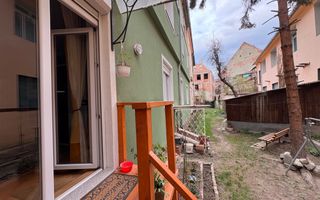 Apartament decomandat 70 mp utili 2 bai pivnita si curte 58 mp Central - Poză 19
