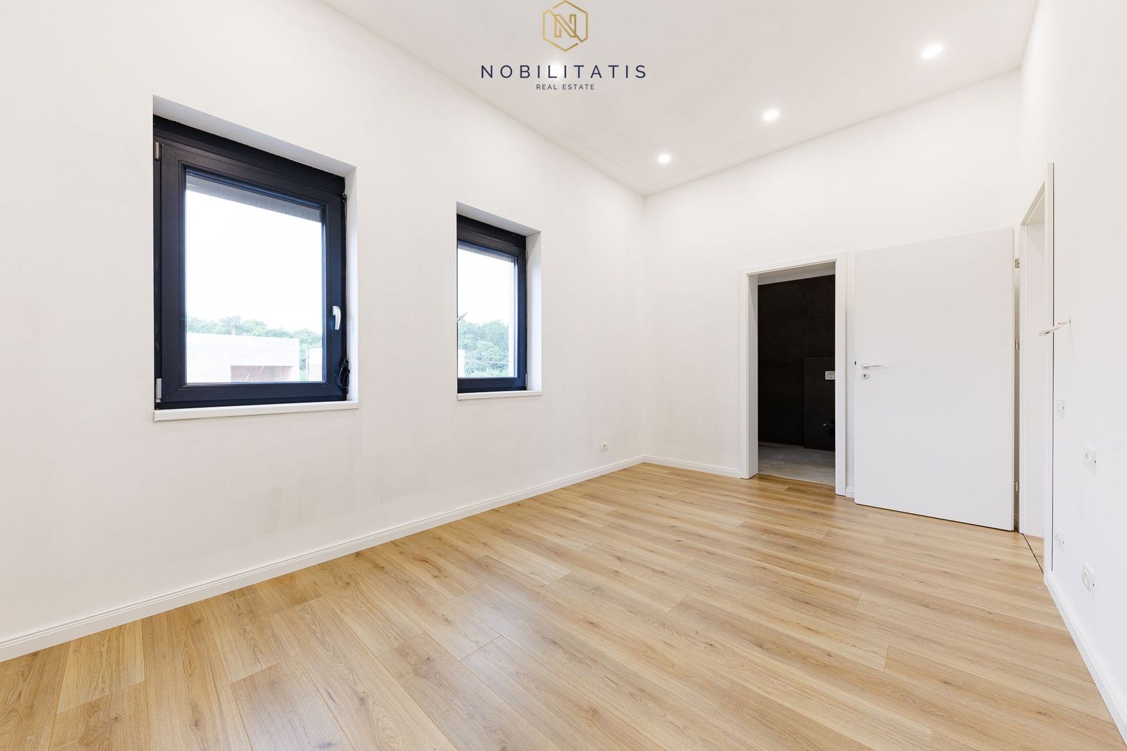 Duplex de vanzare la liziera padurii - 130 mp, 4 bai & 4 dormitoare - Poză 26