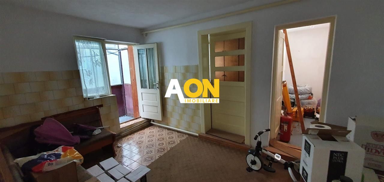 Apartament la casa, 4 camere, pretabil pentru birouri, zona Cetate - Poză 2