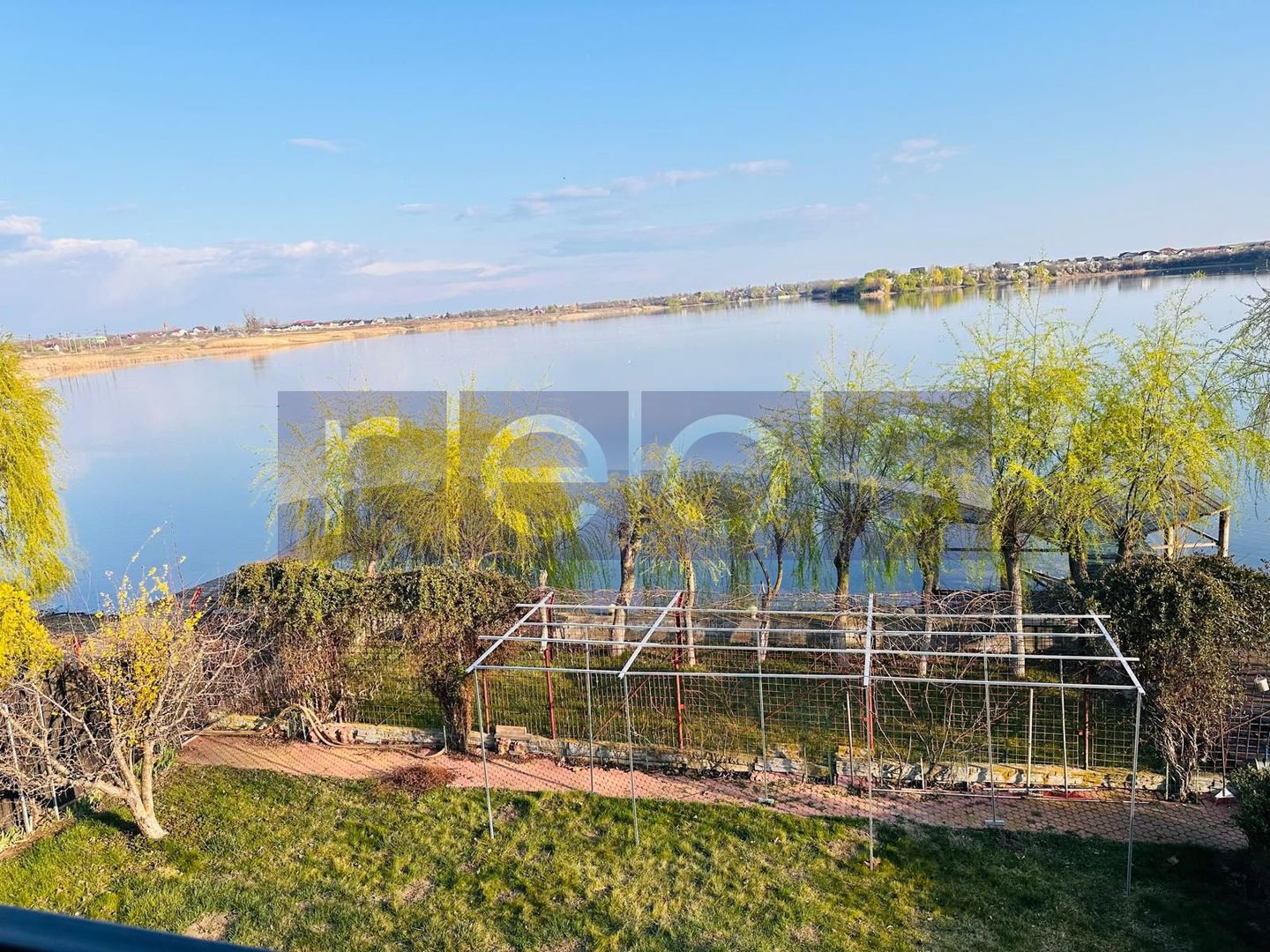 VILA DE VANZARE PE LAC | CREVEDIA | 7 CAMERE - Poză 31