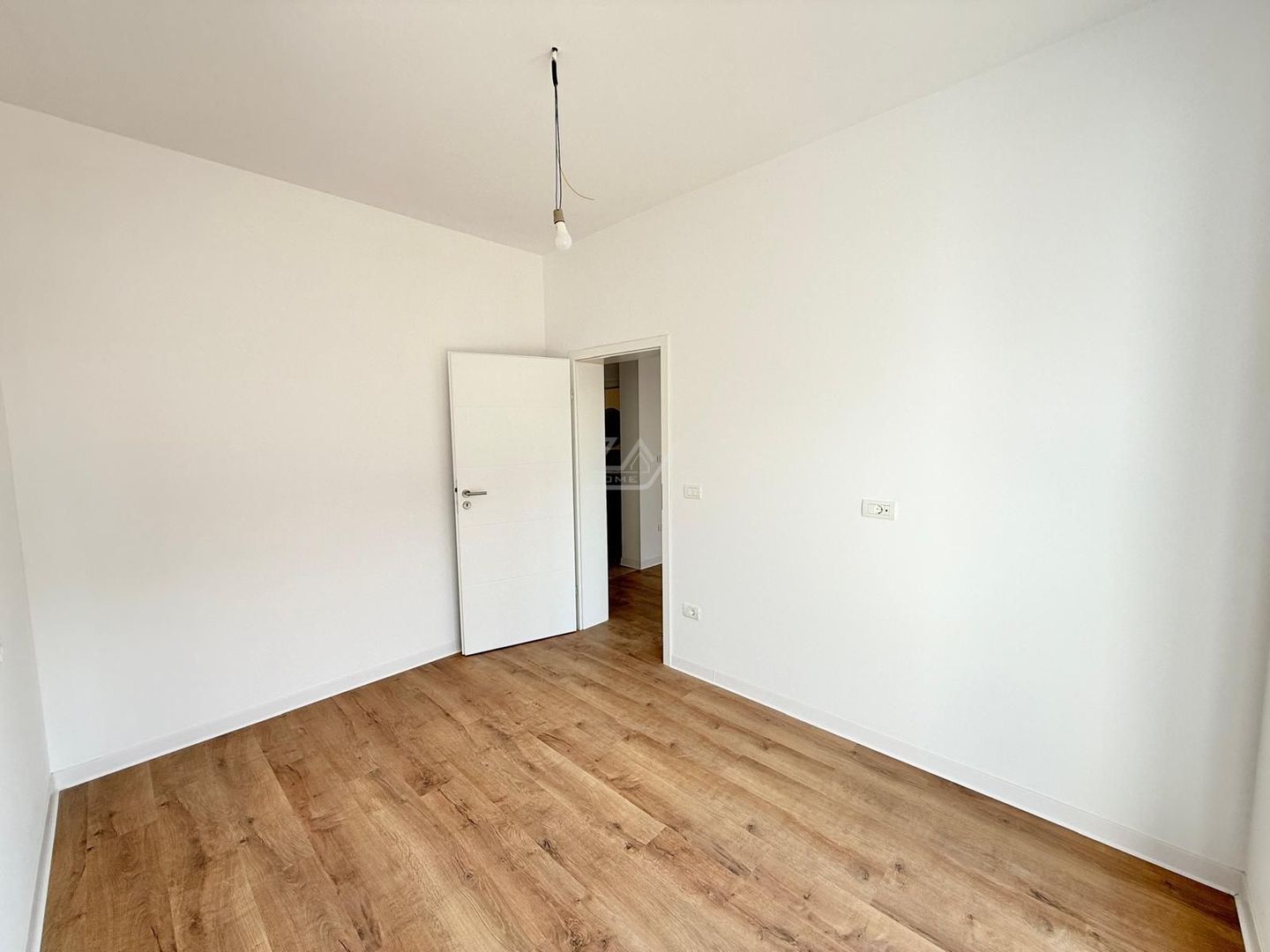 Bucatarie inchisa. Etaj 1. Loc de parcare. Asfalt. - Poză 9