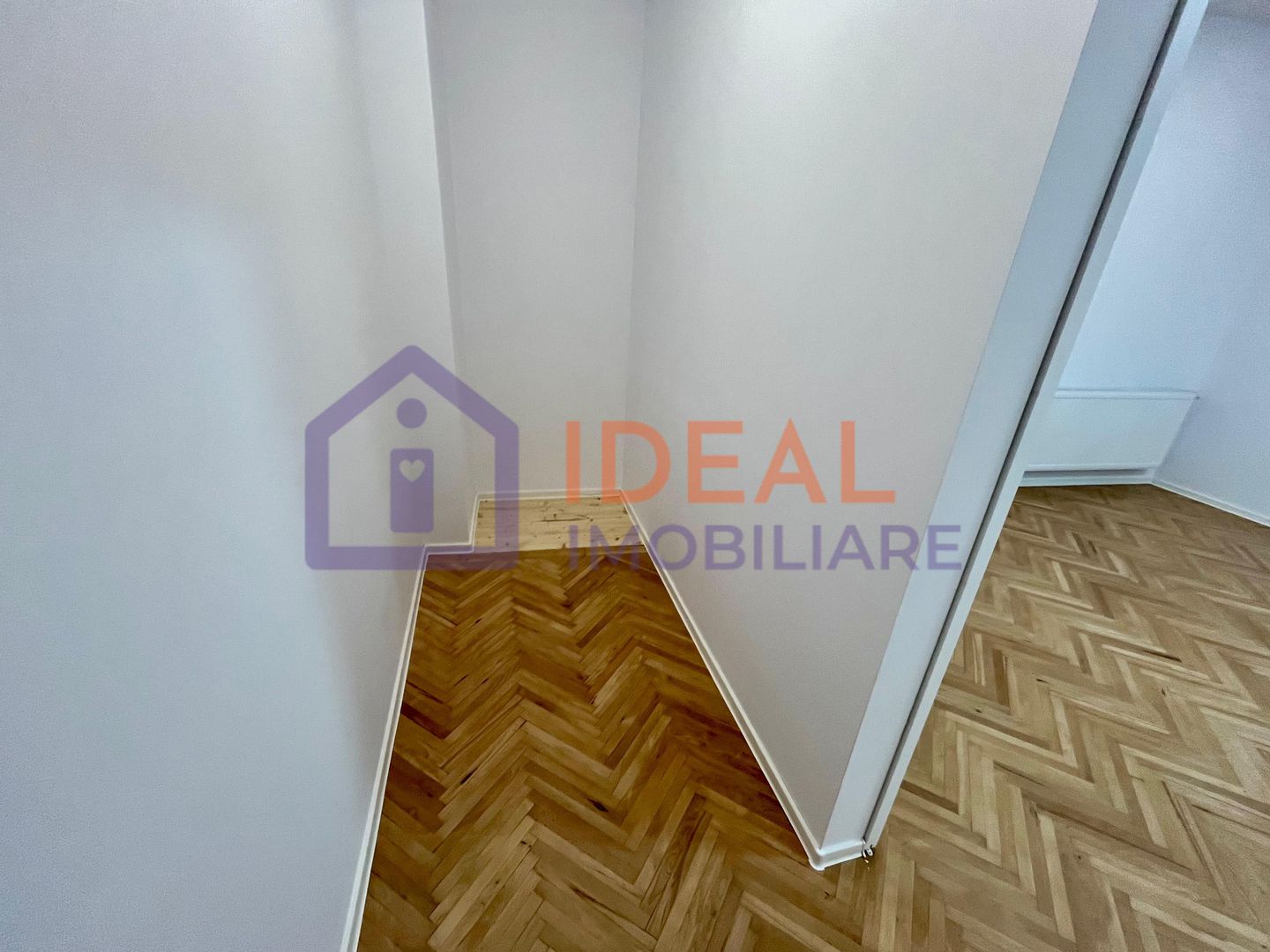 Apartament Ultracentral cu 2 camere complet renovat - de vânzare - Poză 8