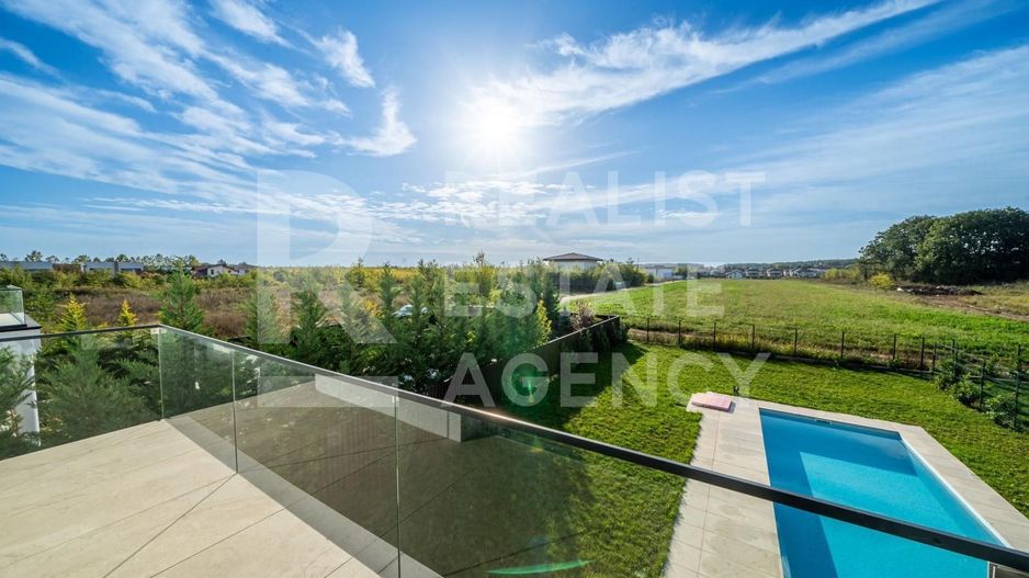 Vilă cu vedere spre pădure și cu piscina încălzită - Poză 9