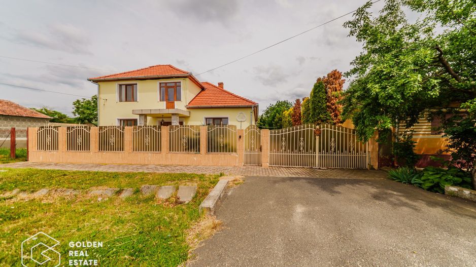 Afacere la cheie: Pensiune functionala sau casa de locuit, Ghioroc - Poză 1