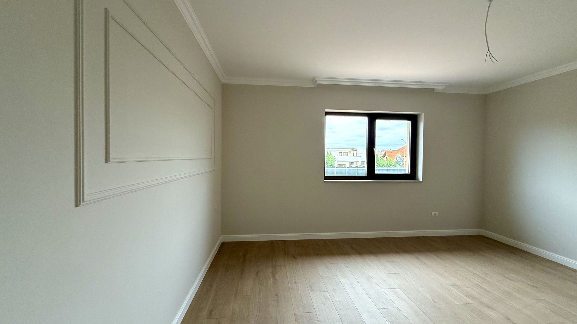 CASA TIP DUPLEX DESPARTIT PRIN GARAJ - Poză 13