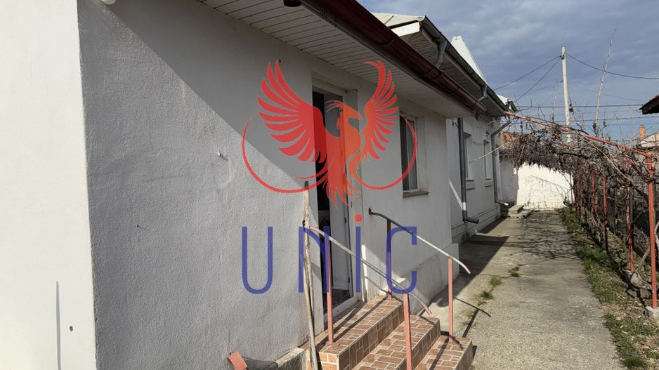 Casa situata in orasul Bals! - Poză 20