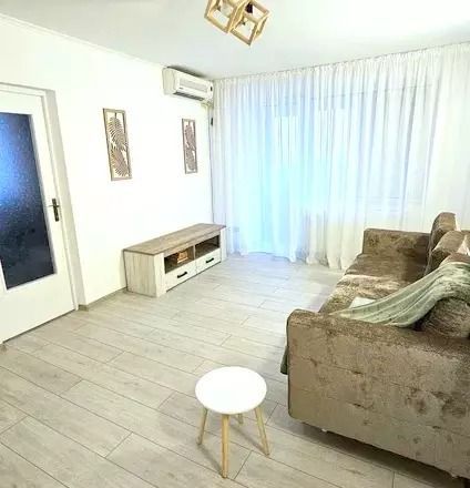 Închiriere ap. 2 camere ultracentral, 53 mp, etaj 7, lift - Poză 1