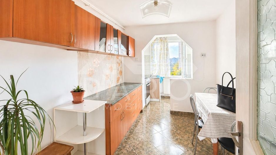 Vând apartament cu 2 camere,in cartierul Tudor,strada Infratirii - Poză 2