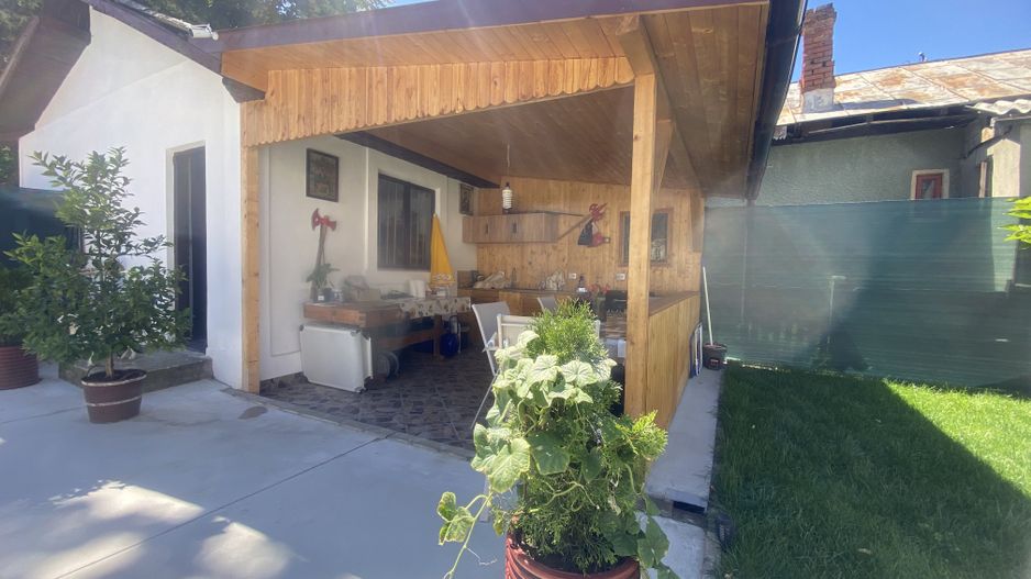 Gata de locuit! Vanzare casa cu 5 camere in Priboiu, com.Branesti - Poză 10