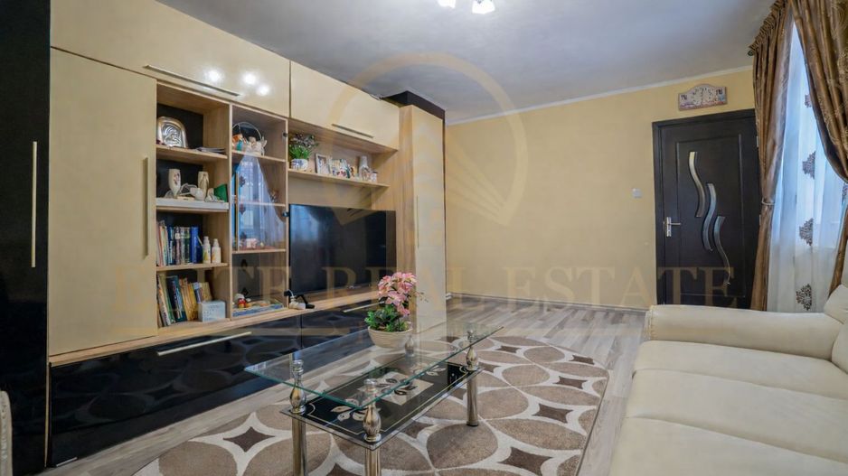 Ovidiu - Centru - Proprietate elegantă, ideală pentru familie - Poză 1