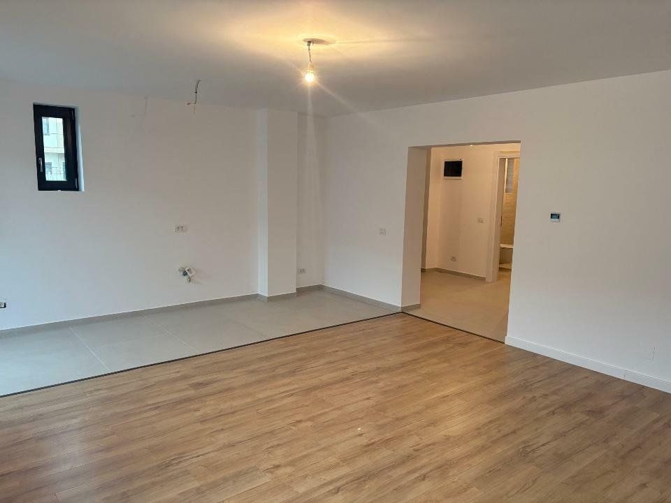 Vila moderna spatioasa - Poză 10