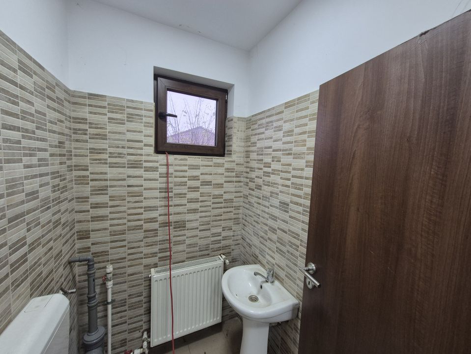Spatiu de birouri generos - Poză 11