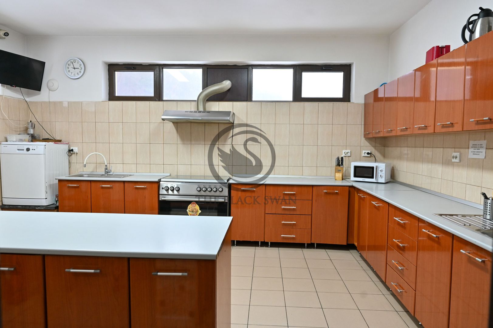 Pensiune la cheie de vanzare | 10 camere | Sacele, Brasov |Comision 0% - Poză 28