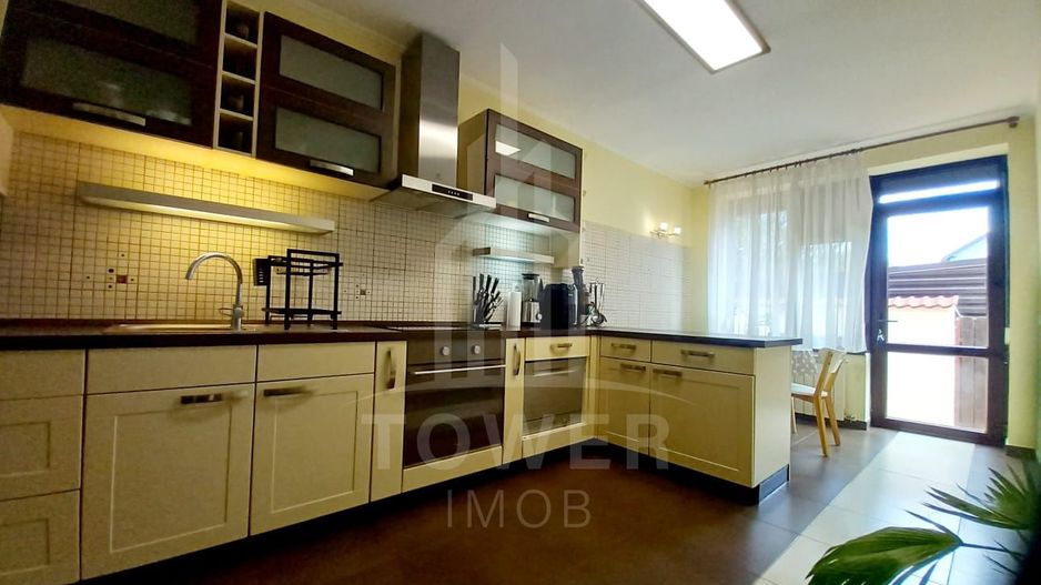 Proprietate deosebită de vânzare în Șelimbăr (zona Dracula) - Poză 3