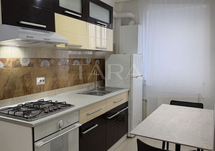 Apartament renovat recent și parcare proprie, zona Florilor. - Poză 3