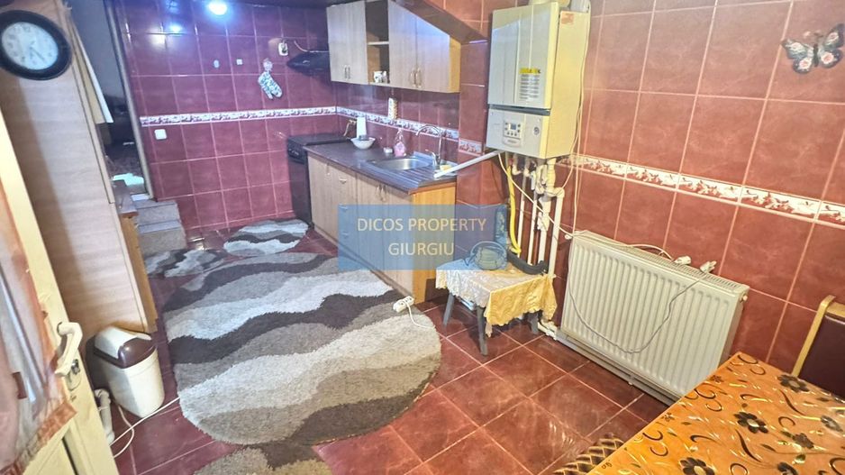 De vânzare casă cu 4 camere, garaj - Poză 14