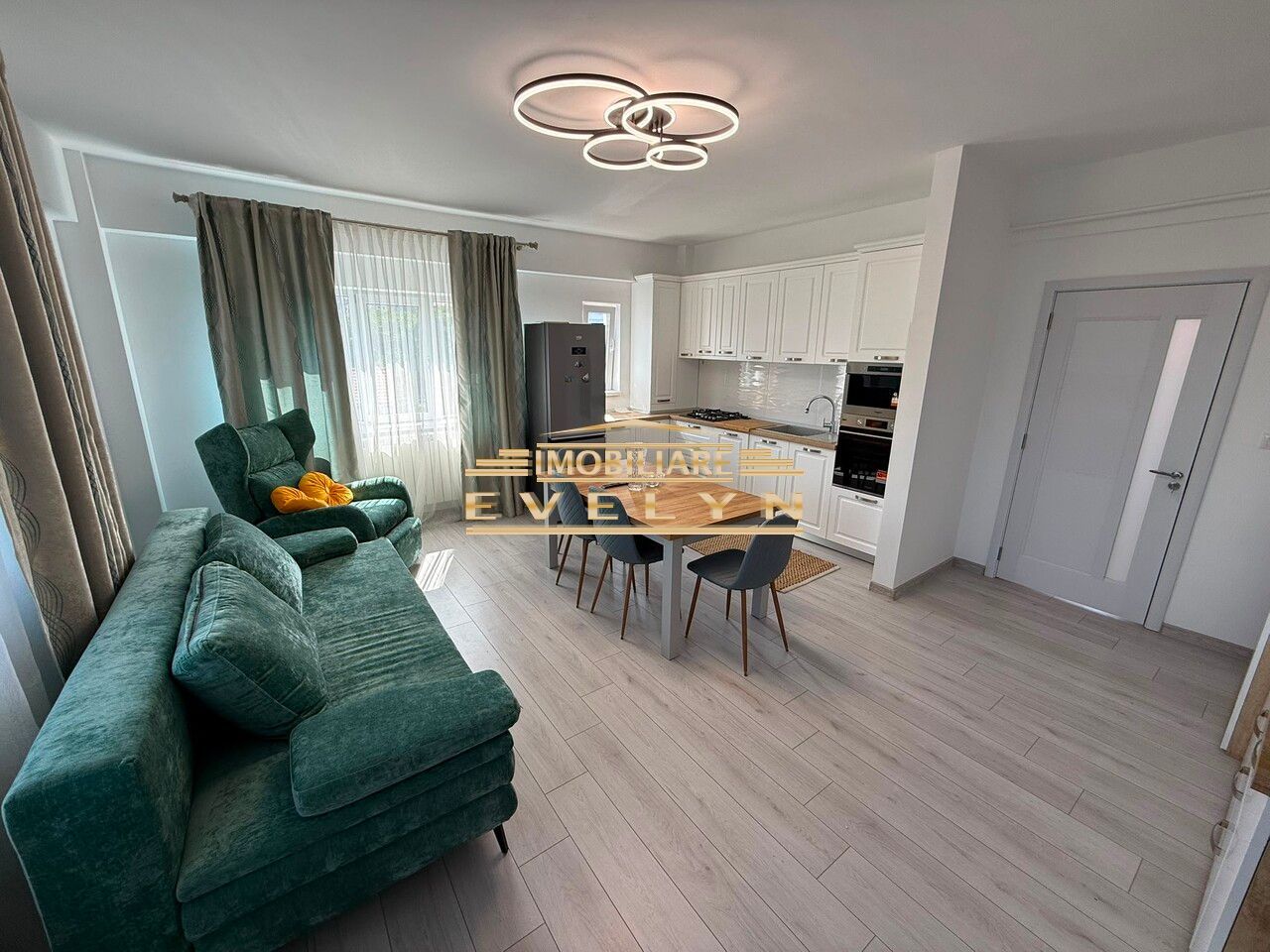 Apartament 3 camere de vânzare – Zona Pod de Piatra (Magazin Piticot) - Poză 1