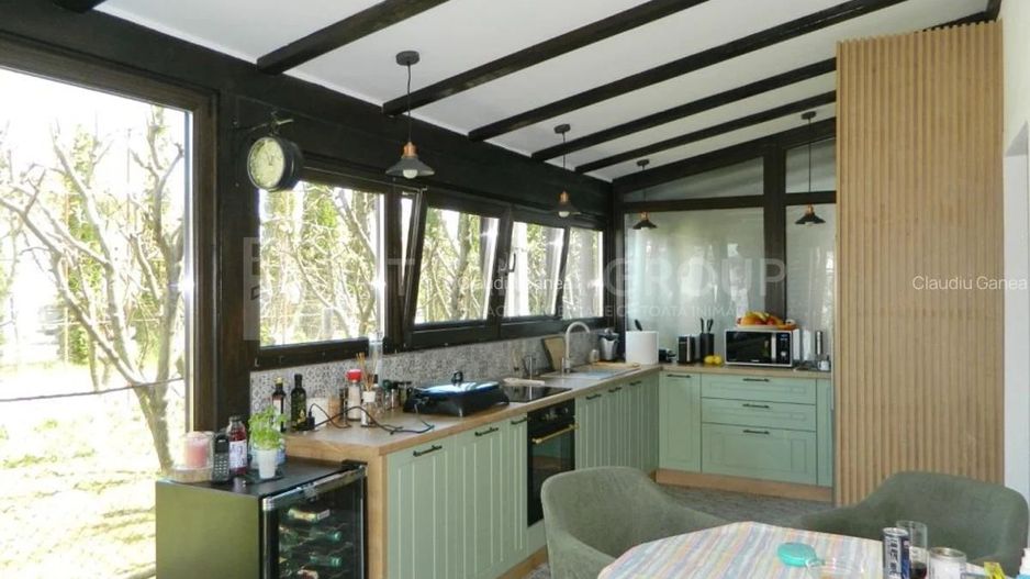 Apartament superb de 4 camere, curte proprie, zona Bartolomeu. - Poză 1