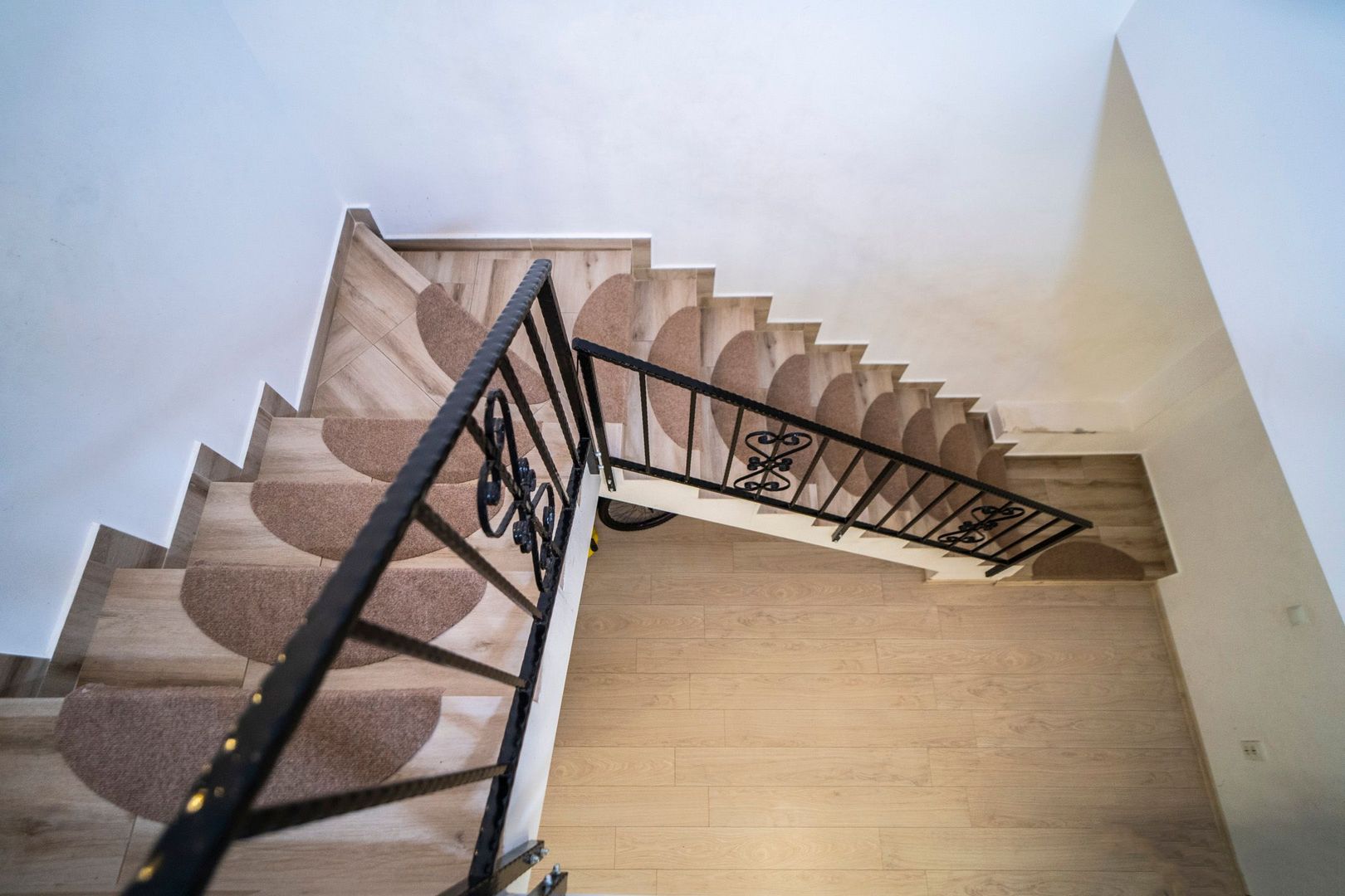 Domnesti - Tudor Vladimirescu, casa 4 camere, utilitati, parcare, STB - Poză 6