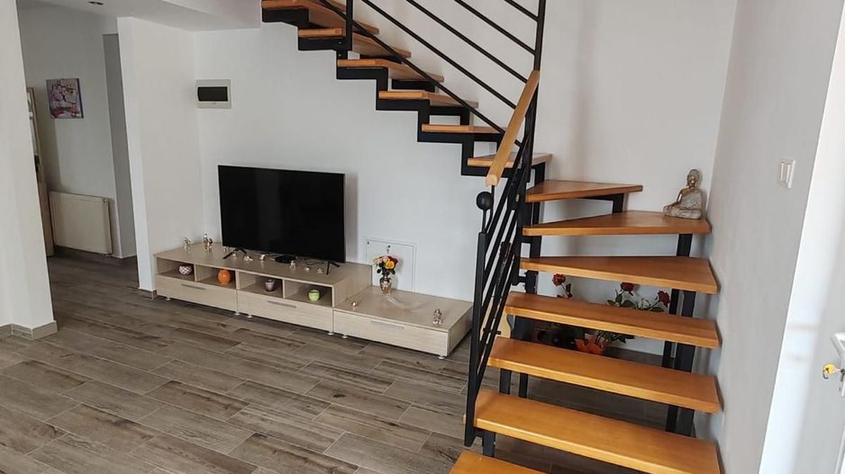 VÂNDUT! I 1/2 Duplex P+1 I Sânmihaiu Român - Poză 3