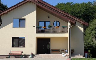 Vilă P+M cu teren de 4.200 mp – Onești - Poză 1