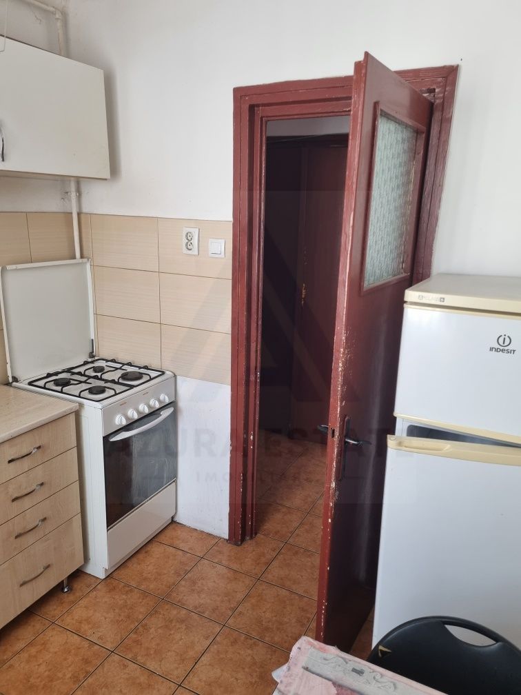 Apartament 2 camere 54 mp utili bucatarie inchisa etaj 3 zona Terezian - Poză 6