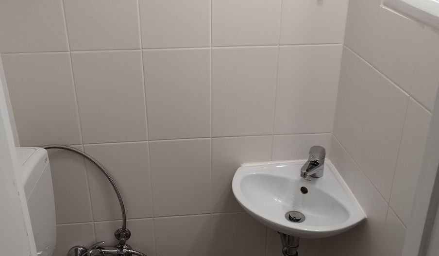 Închiriez apartament 3 camere, Calea Calarasi,renovat,centrală proprie - Poză 9