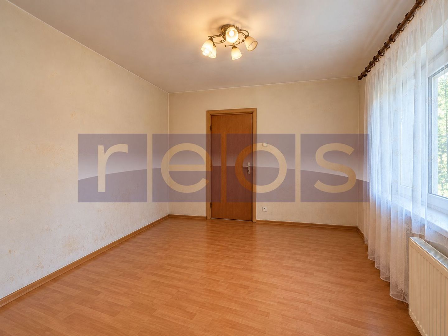 DE VANZARE APARTAMENT 2 CAMERE DECOMANDAT 55 MP GORJULUI METROU - Poză 1