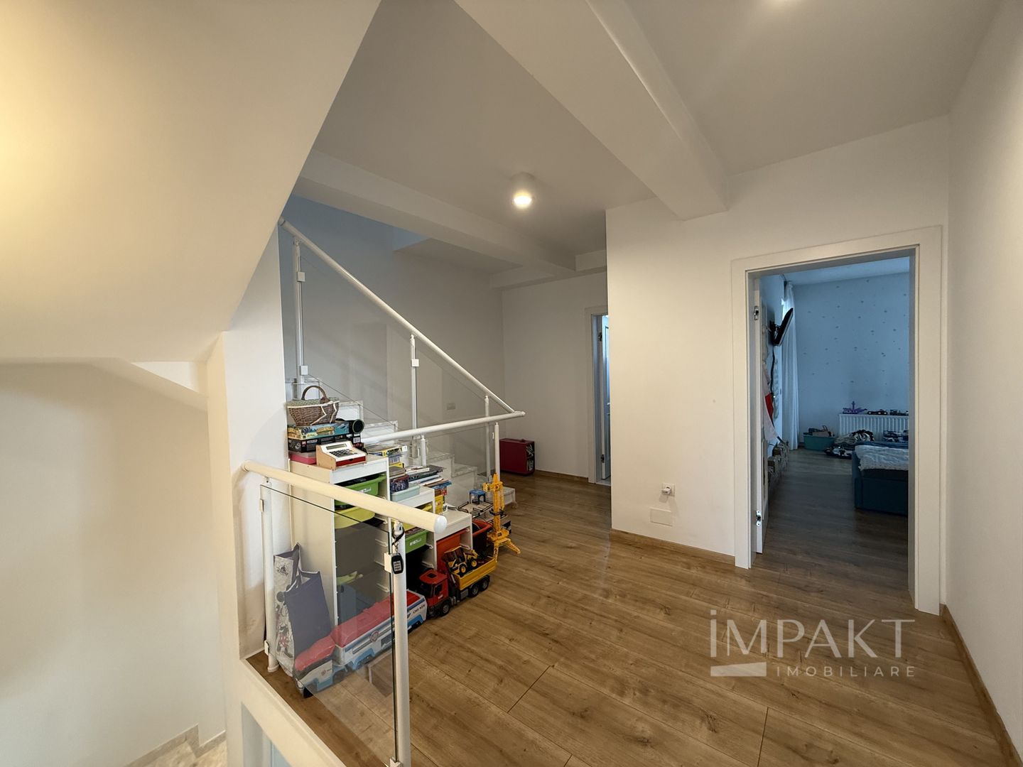 Casa insiruita deosebita cu 5 camere in cartierul Sopor - Poză 6