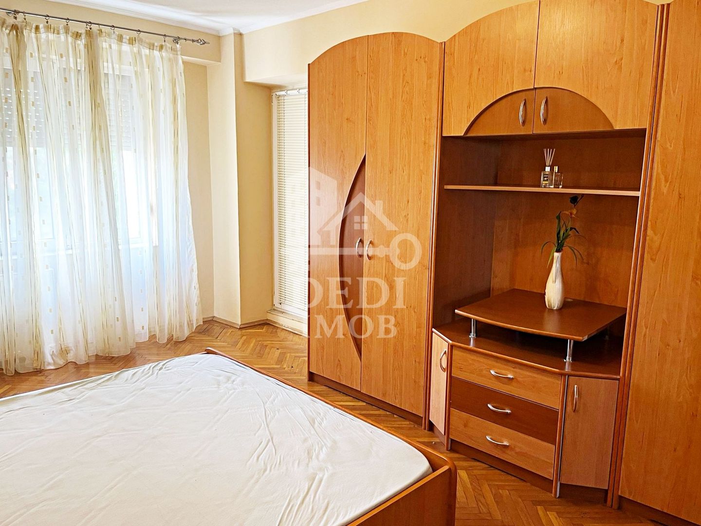 Apartament cu 4 camere de inchiriat, zona Cantemir, Oradea - Poză 5
