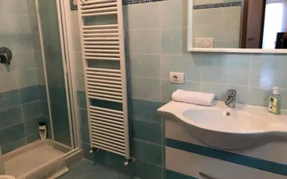 Casă cochetă cu teren generos și panoramă Chinteni - Poză 17