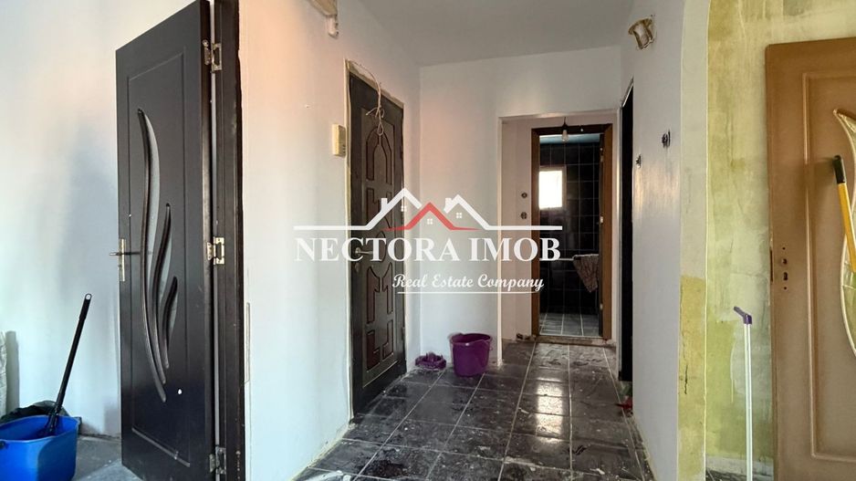 NECTORA IMOB-Apartament 3 camere, 2 bai, 3 balcoane, Zona Velenta,65mp - Poză 1