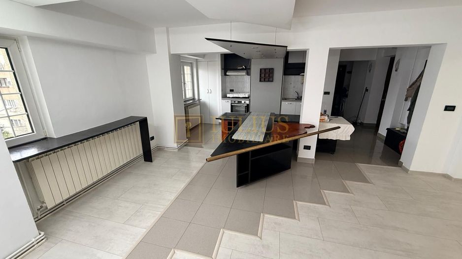 Medicina, 2 camere, 2 bai, centrala proprie, apartament spatios-105 mp - Poză 12