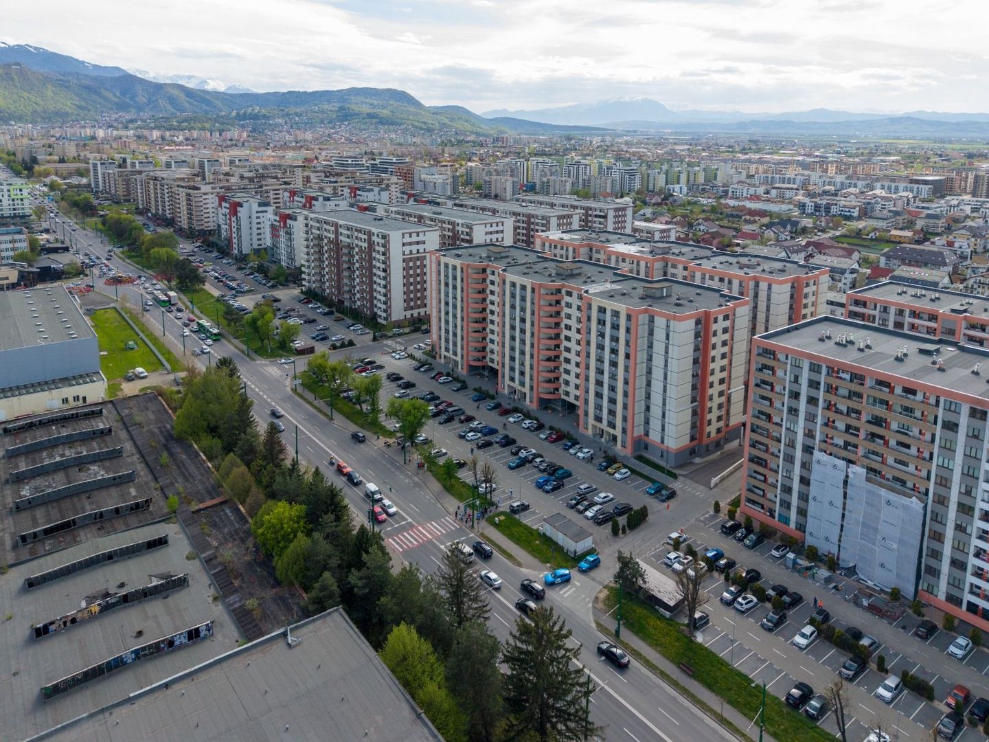 Isaran Coresi-Apartament 3 camere 82 mp loc de parcare si boxa - Poză 30