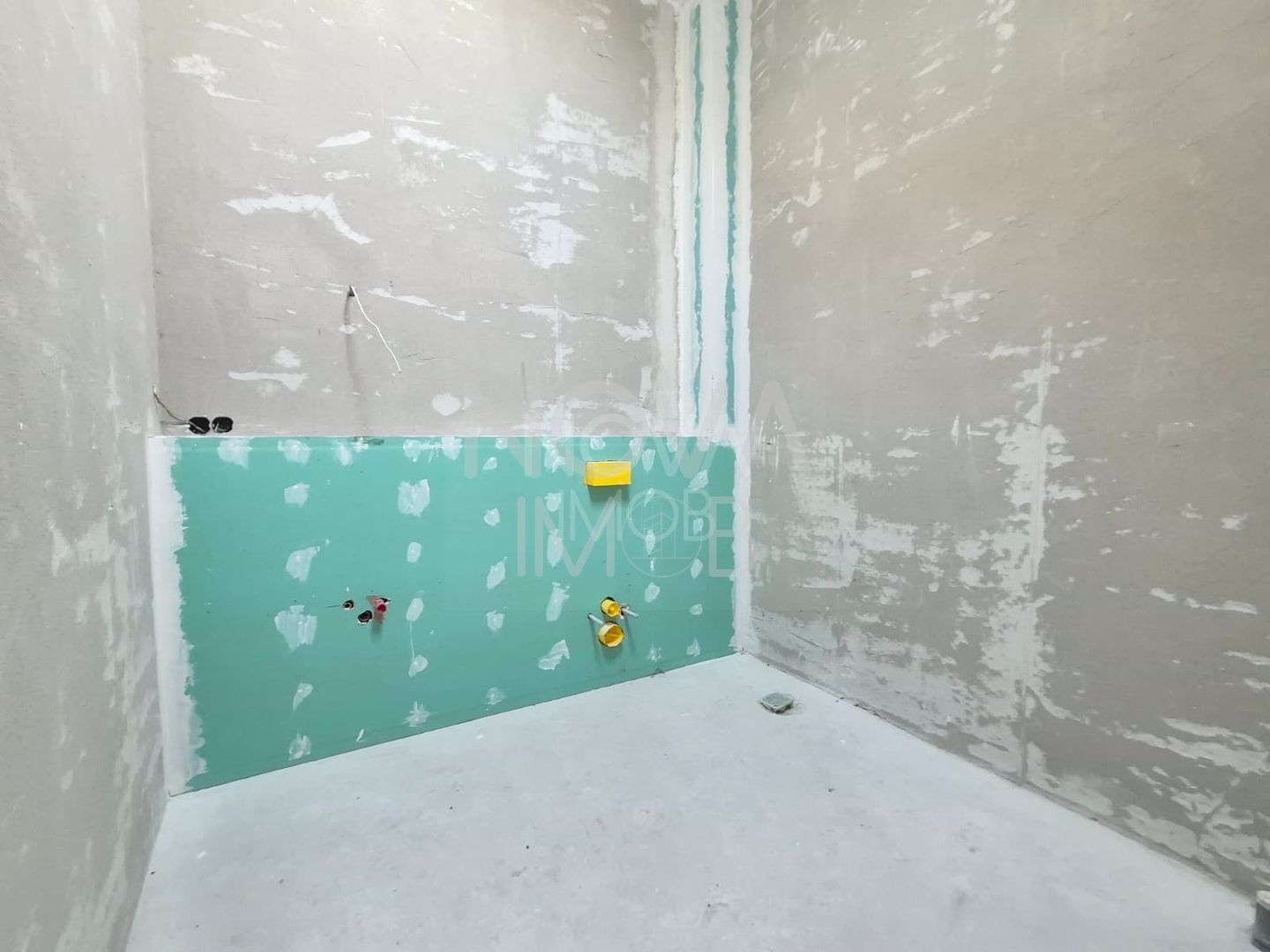 Casa generoasa cu 7 camere, 3 bai, dressing si parcare – Sura Mica - Poză 15