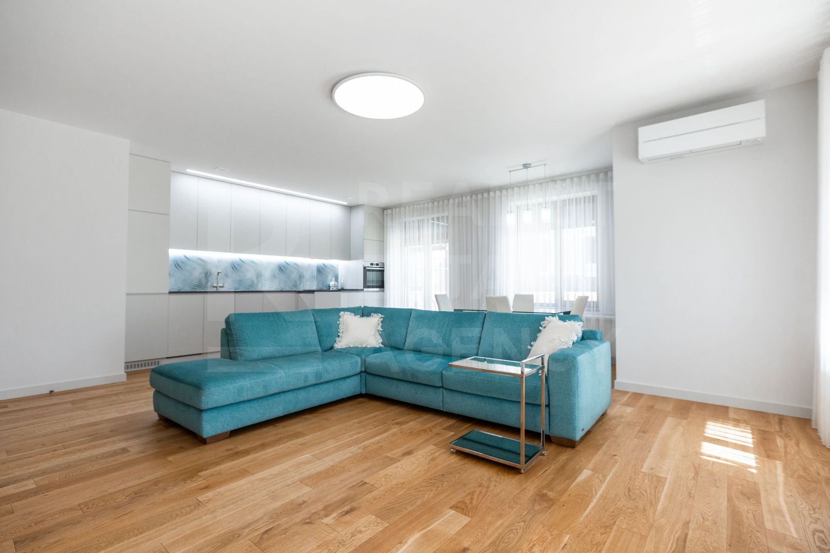 Vânzare, apartament cu 3 odăi și terasă, în Centrul Diplomatic, Perla - Poză 1