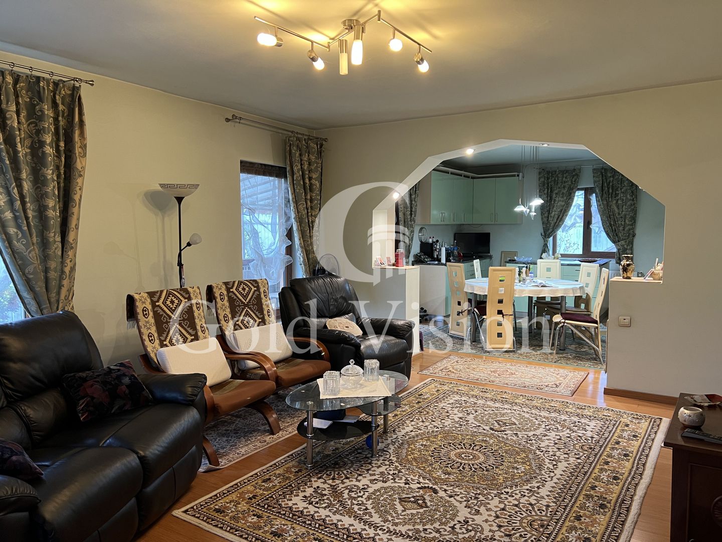 Casă cu 5 camere + anexă cu garaj, mobilată complet, str. Gh. Șincai - Poză 2