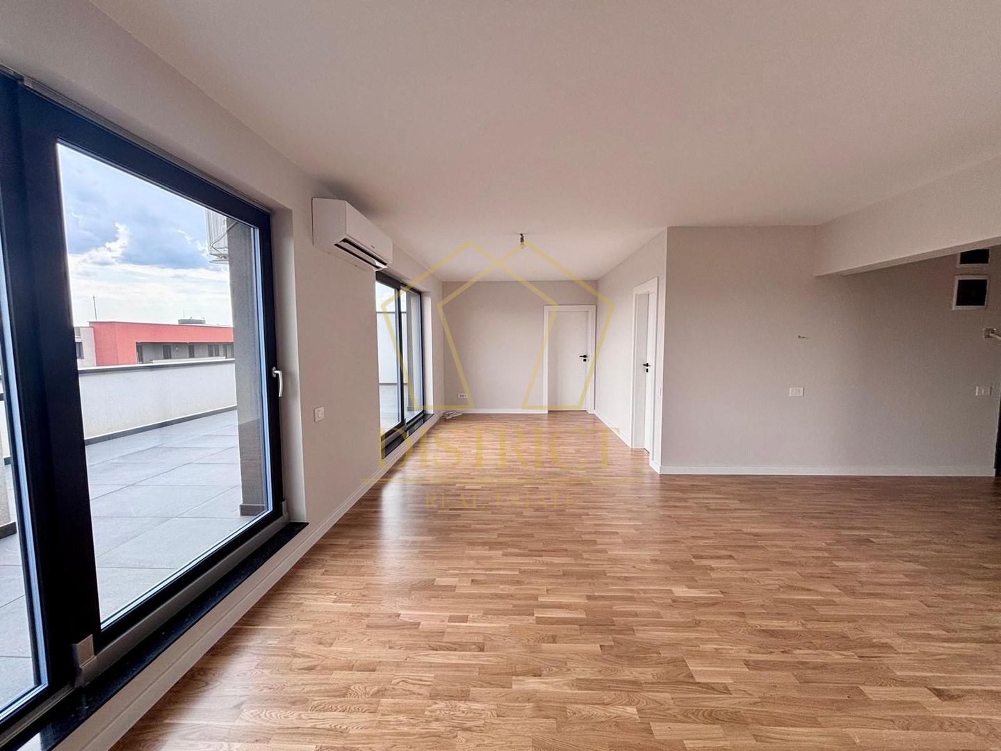 Penthouse deosebit cu 3 camere si terasa de 119mp | Torontalului - Poză 2