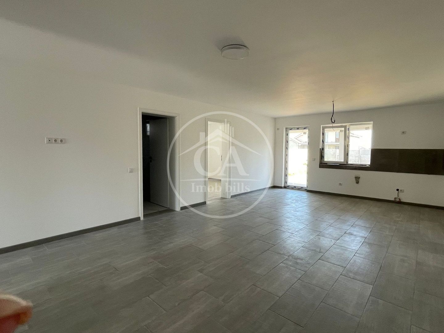 Casă de vânzare tip duplex cu 4 camere în Nojorid, Oradea. - Poză 1
