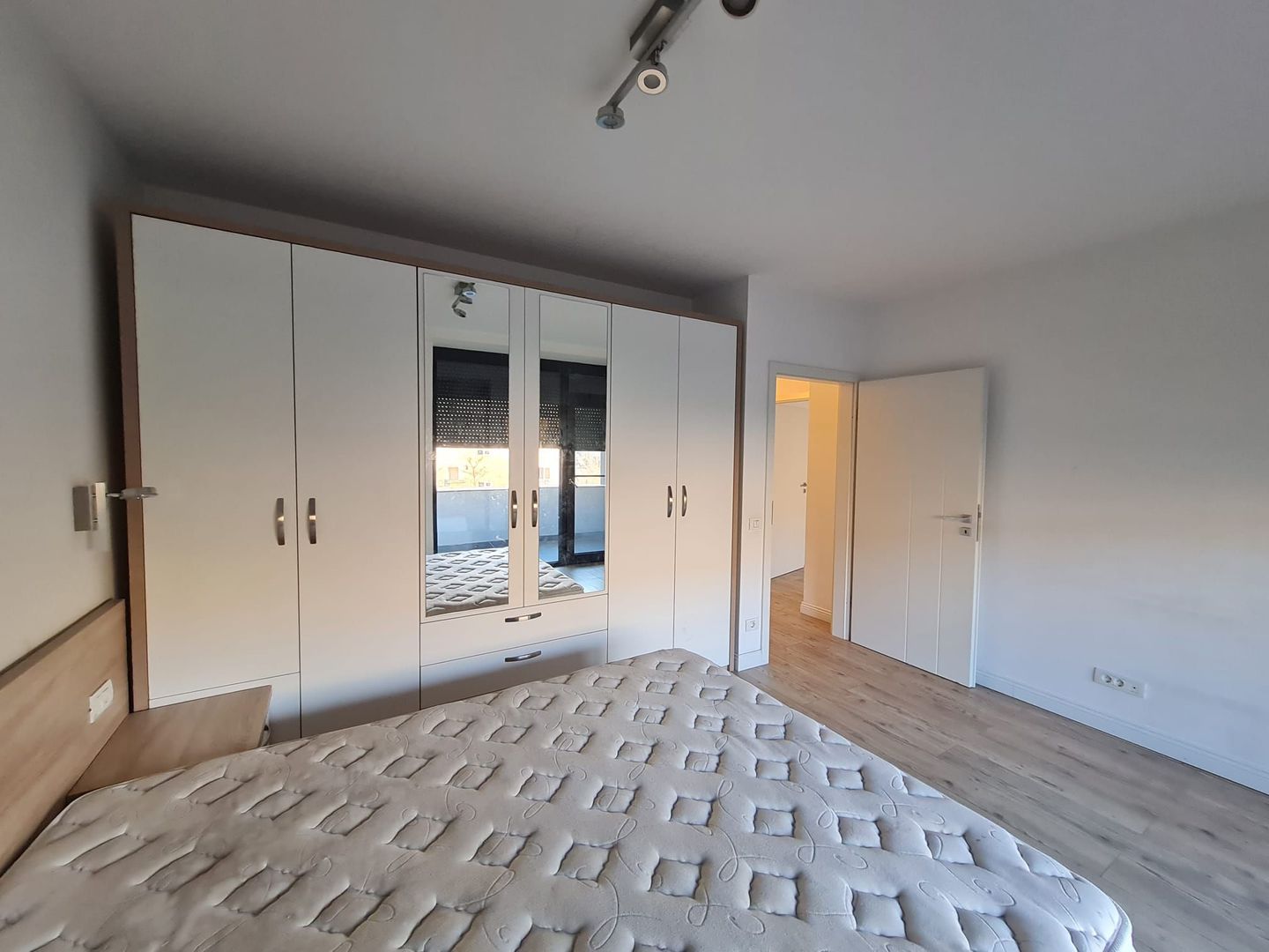 Apartament generos 4 camere zona Elisabetin - Poză 4