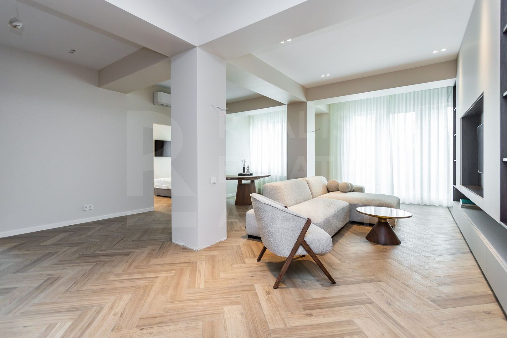 Apartament stilat în centrul diplomatic - Poză 3