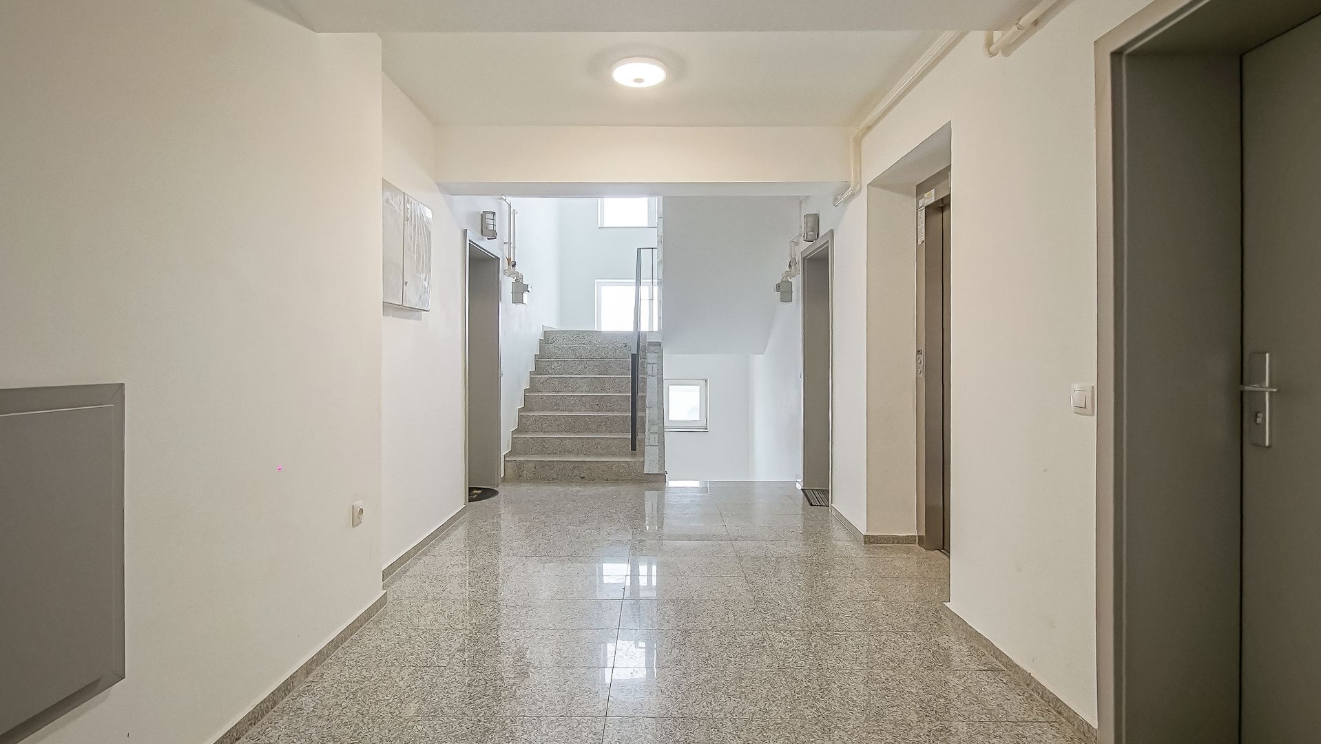 Apartament cochet 2 camere open space|loc de parcare|boxa - Poză 21