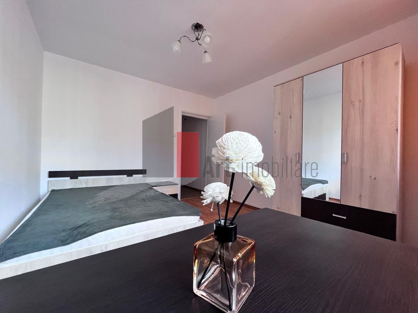 Închiriere apartament 3 camere – Crangasi - Poză 1